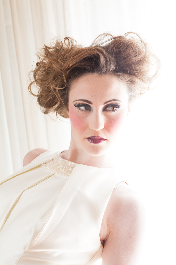 Sesión de atrevidos estilismos de boda para novia titulada Invendibles, de Francisco de la Torre. Sesión de estilismos Invendibles de Francisco de la Torre